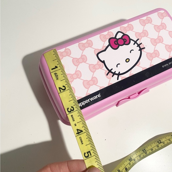 Hello Kitty x Tupperware Small‎ Container - Picture 9 of 10